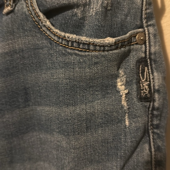 Silver Jean Co Avery Slim Crop W 31 L 25 Medium Wash EUC Distressing - Picture 7 of 12